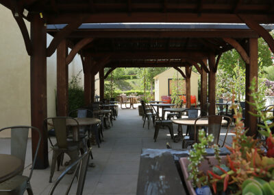 outdoor-seating-area-battter-up-bakery-and-coffee-shop-temecula-california