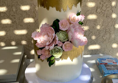 two-tier-wedding-cake-with-gold-leaf-and-flowers-murrieta